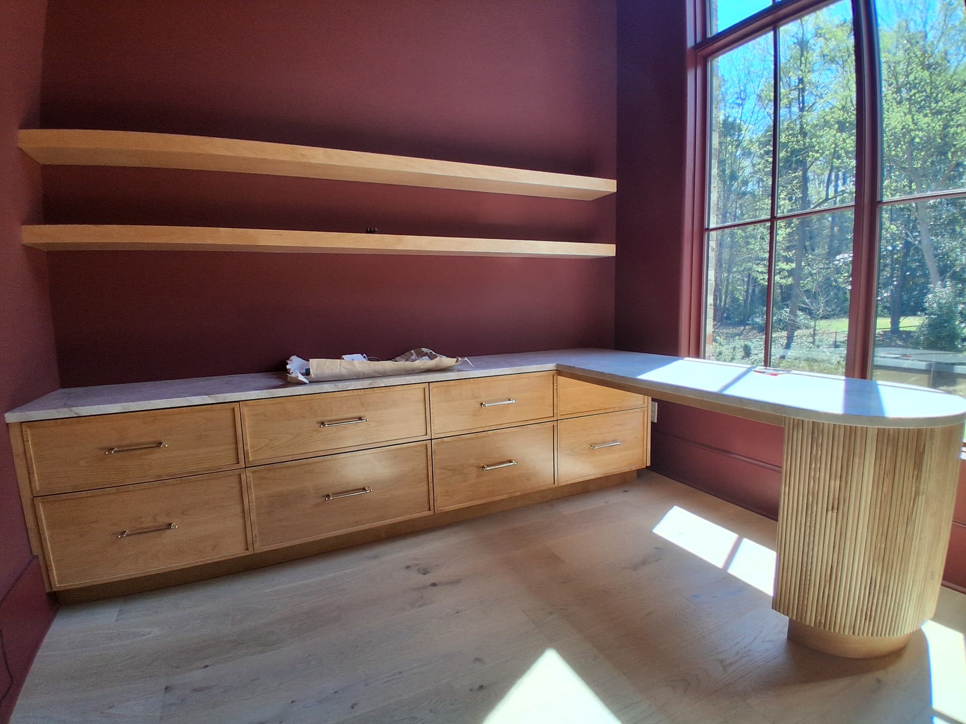 Custom built-in cabinetry and floating shelves built by Hdez Gabinets