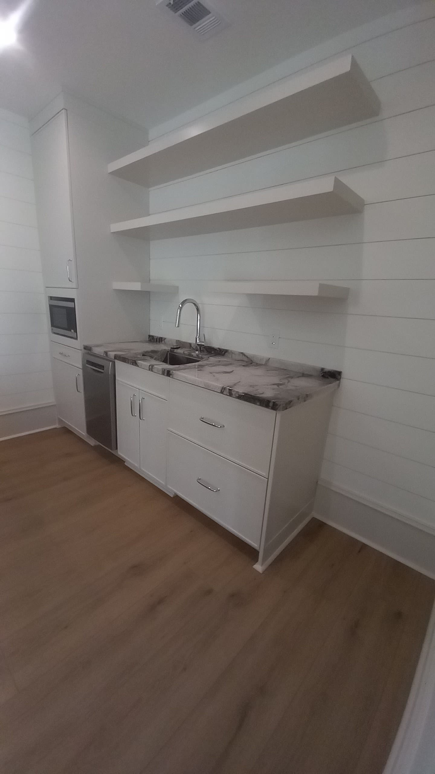 Custom cabinetry detail built by Hdez Gabinets