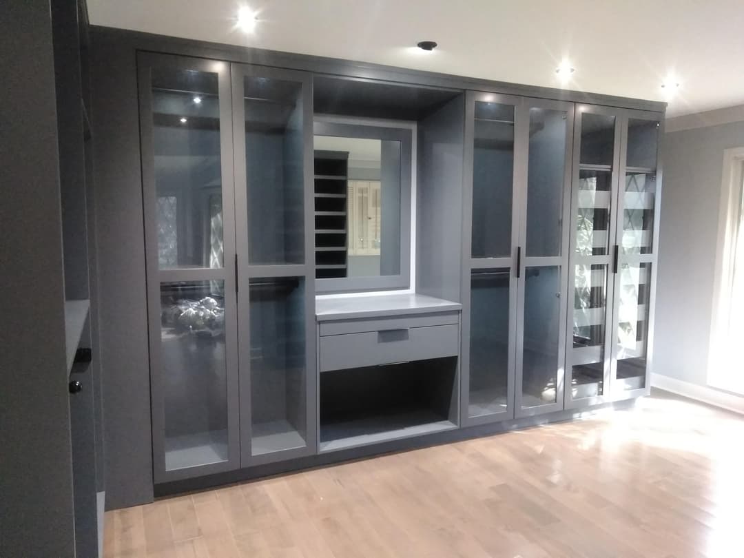 Custom closet built and installed in Atlanta by Hdez Gabinets
