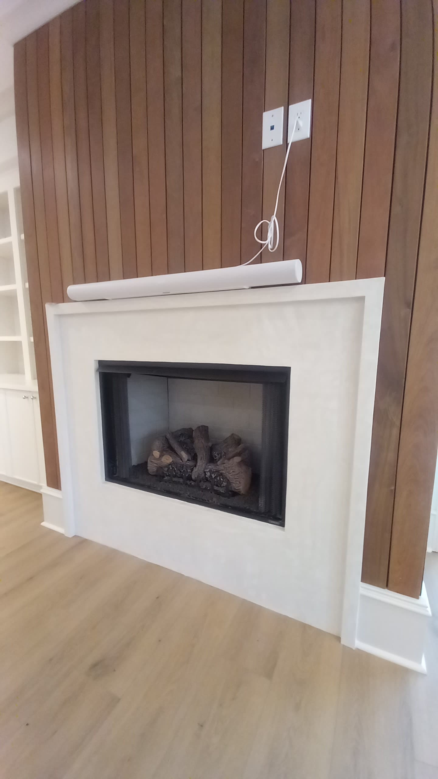 Custom fireplace surround and cabinetry built by Hdez Gabinets in Atlanta
