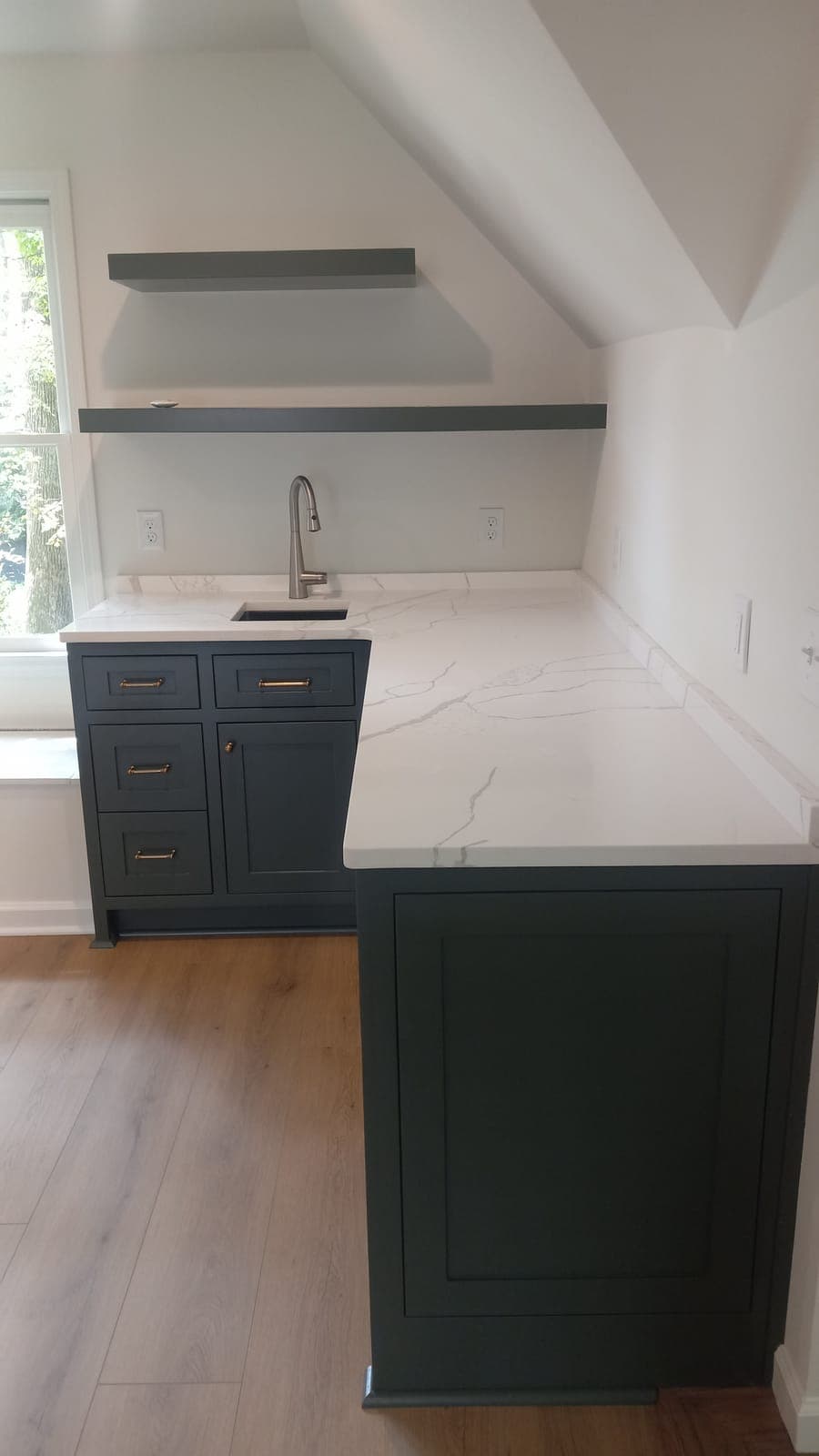 Dark inset kitchenette cabinets with a quartz countertop built by Hdez Gabinets in Atlanta